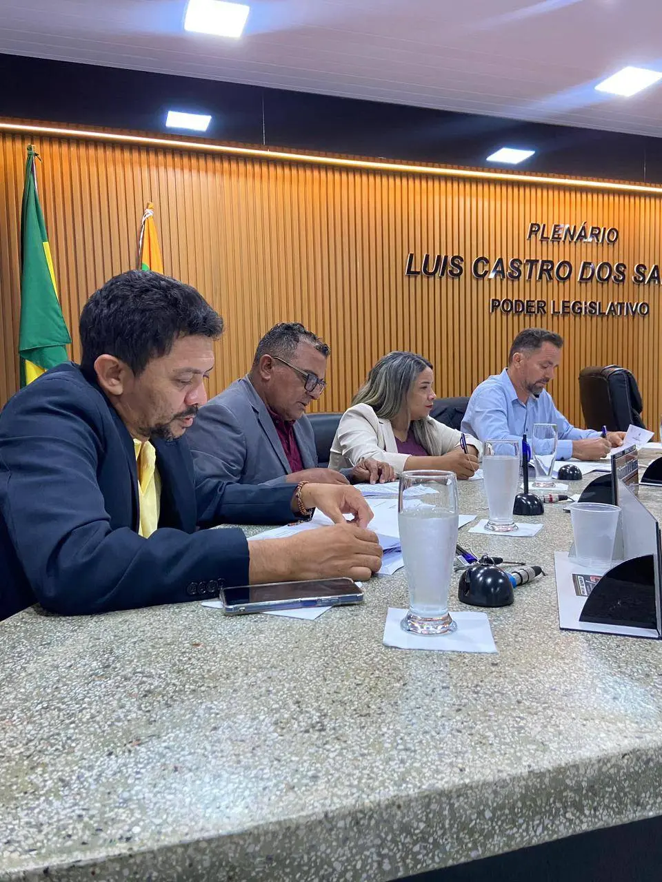 Reunião das Comissões em conjunto CCJ e CFO para apreciação e discussão dos Projetos de Resolução do Poder Legislativo. Exarando parecer favorável.